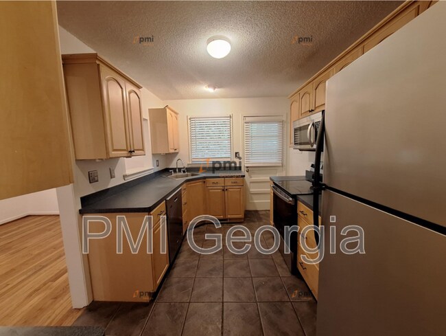 Foto del edificio - 812 Whelchel Dr