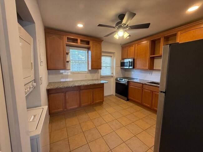 Foto del edificio - 640 Robinhood Dr