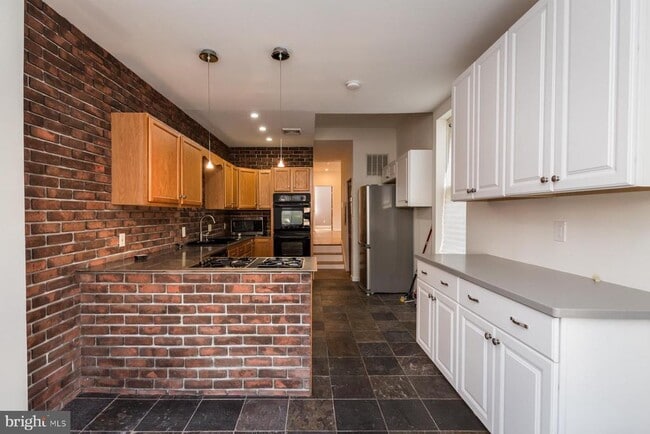 Building Photo - 4435 Sansom St