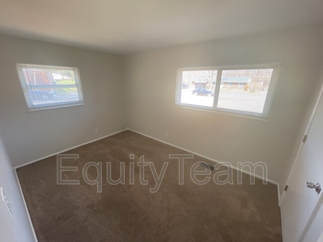 Building Photo - 8637 Glenrose Ln
