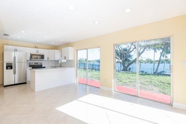 Building Photo - 10875 Westwood Lake Drive, Miami, FL 33165