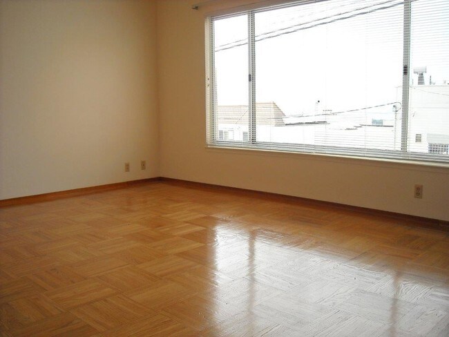 Foto del edificio - 2400 17th Ave