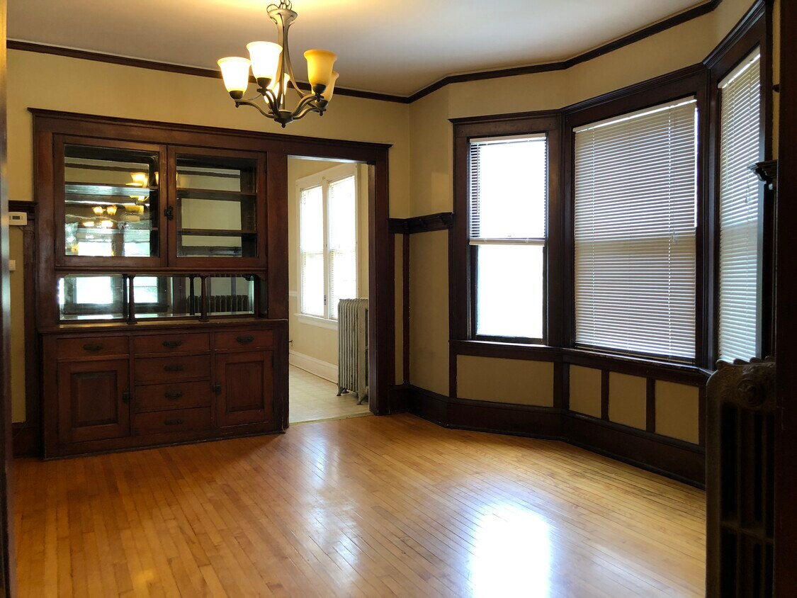 Foto principal - 741 E Homer St