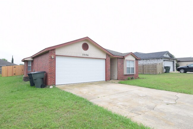 Foto del edificio - 3306 Woodlake Dr