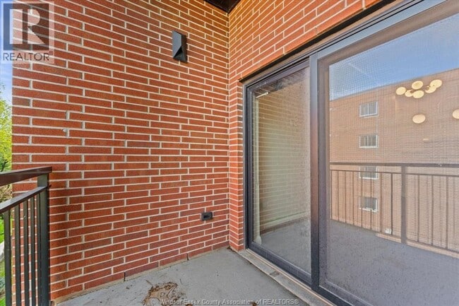 Building Photo - 3180 Meadowbrook Ln
