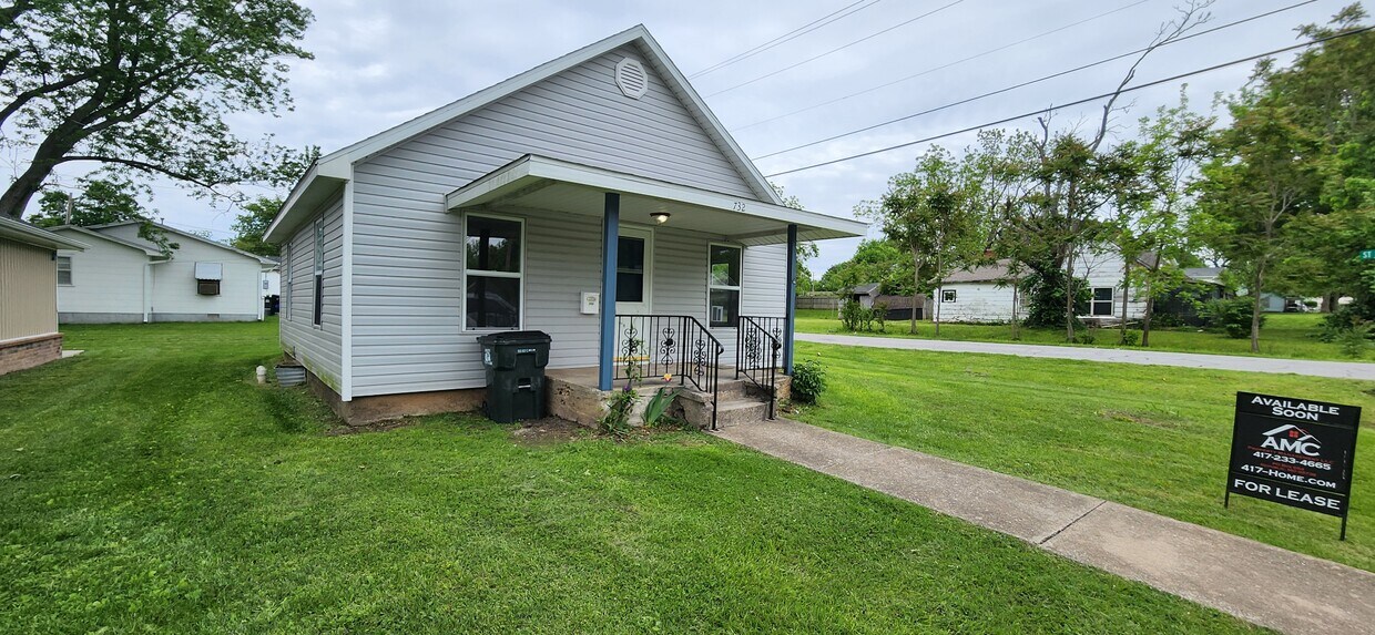 Building Photo - 732 S Griffith Ave