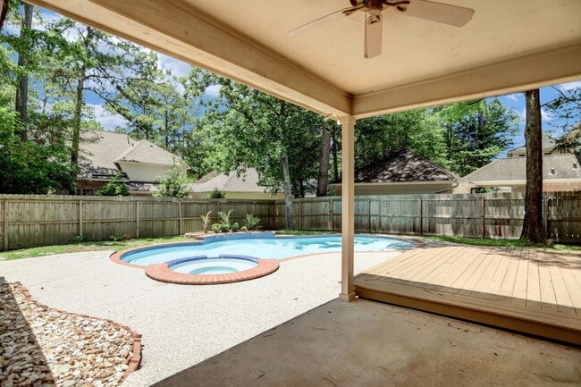 Building Photo - Beautiful 4 Bedroom 3 Bathroom Home Locate...