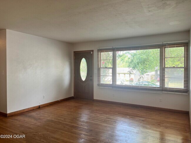 Foto del edificio - 1608 Jefferson Cir