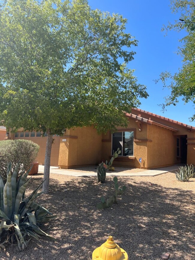 Foto del edificio - 4 BED 2 BATH IN SURPRISE