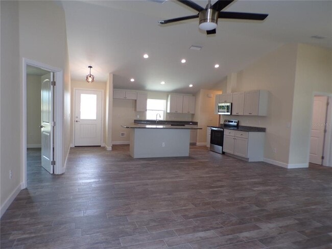 Foto del edificio - 3112 Pinetree St