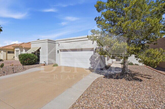 Foto del edificio - 10602 E Elmhurst Dr