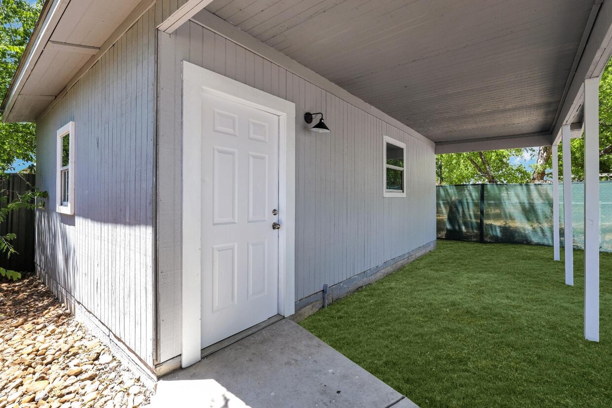 Photo - 3122 W CESAR CHAVEZ - C