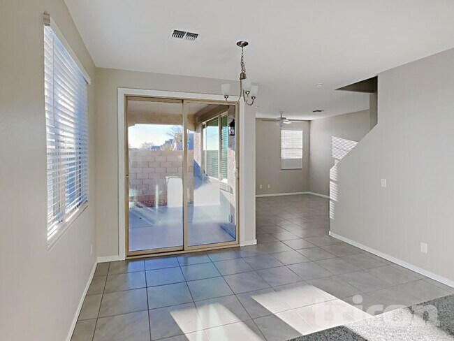 Foto del edificio - 8636 E Posada Ave