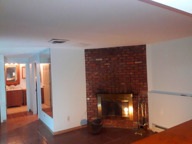 Building Photo - 15 Red Maple Ln