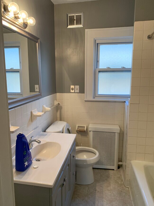 Foto del edificio - 50 Saranac Ave