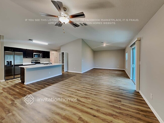 Foto del edificio - 241 NW 15th Pl