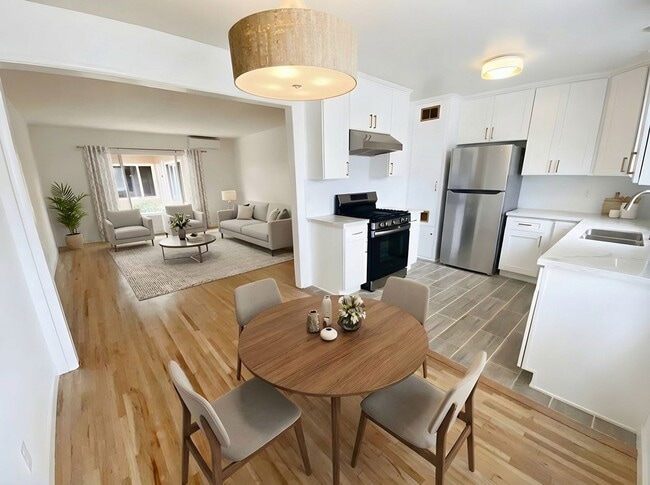 Building Photo - 113 N Parish Pl