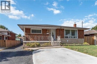 Building Photo - 90 Rainbow Dr