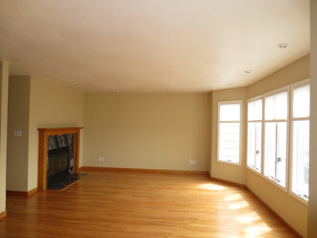 chimenea - 746 Spruce St