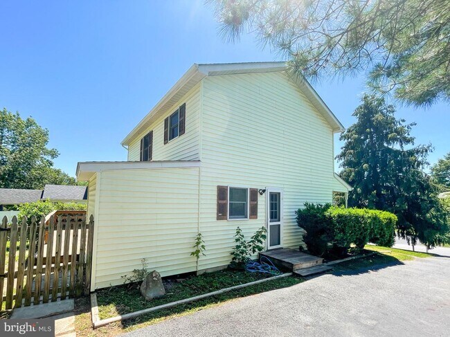 Foto del edificio - 109 Cloverdale Ct