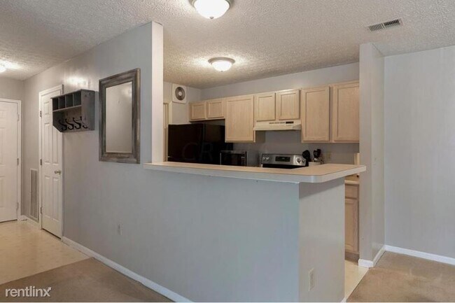Foto del edificio - 6723 Meadow Creek Dr