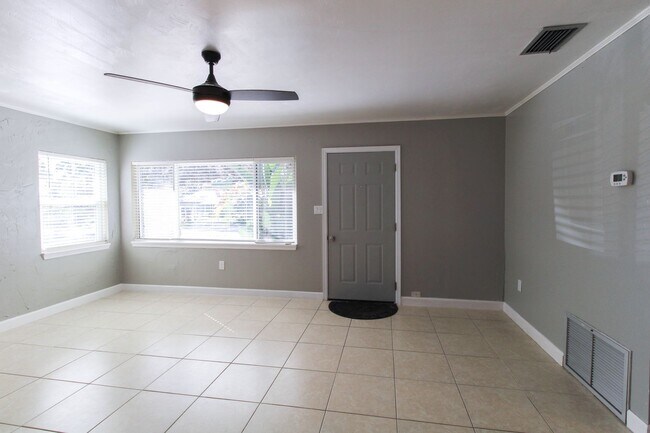 Foto del edificio - 2119 Southland Rd