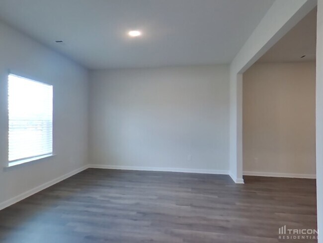 Building Photo - 1300 Deutz Dr
