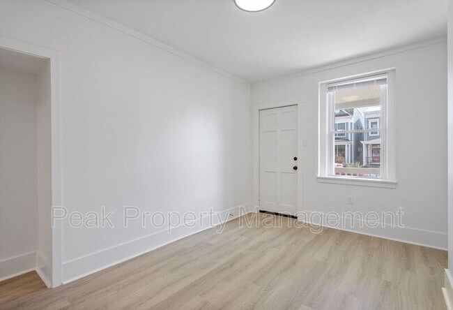 Building Photo - 606 N 32nd St