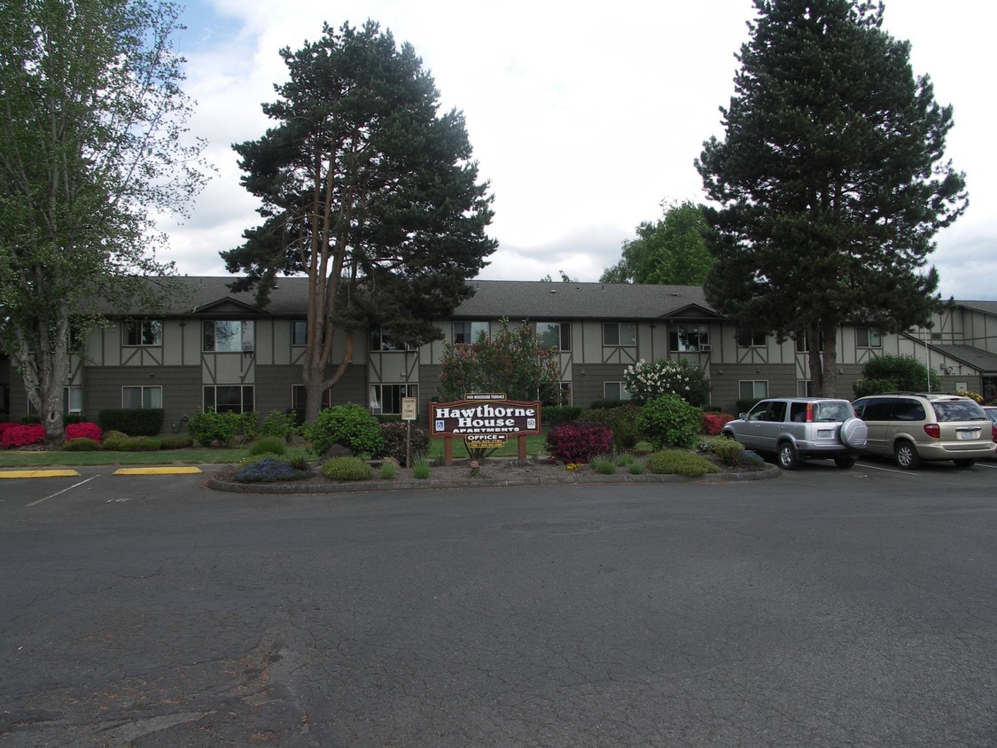 Primary Photo - Woodside West