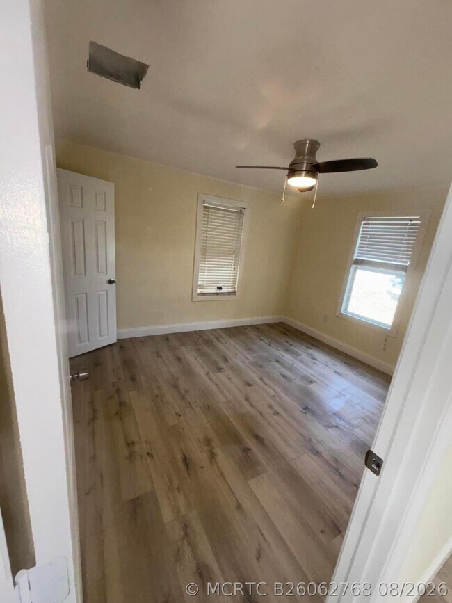 Foto del edificio - 1717 Linwood Ave