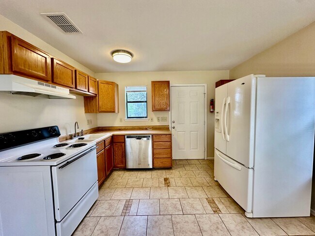 Foto del edificio - 2/2 Home Available For Move In