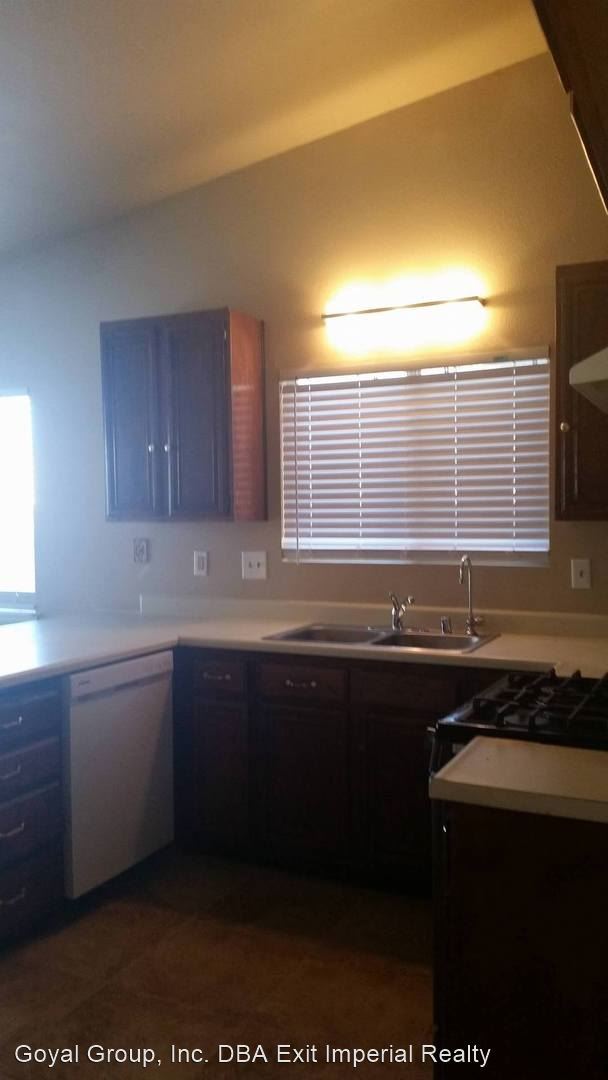 Building Photo - 4 br, 2 bath House - 2410 Heil Ave.