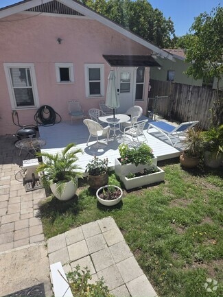 Building Photo - 429 Avenida Alegre