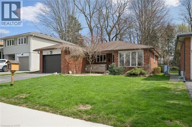 Building Photo - 27 Silverspring Crescent