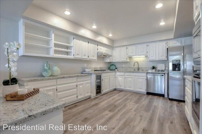 Building Photo - 3 br, 2.5 bath House - 218 Altura Vista