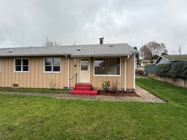Duplex unit close to Olympic College. - Duplex unit close to Olympic College. House