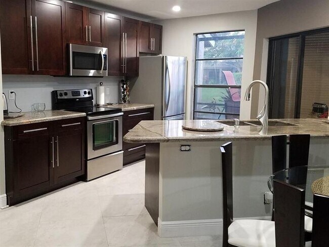 Foto del edificio - 367 NW 36th Ave