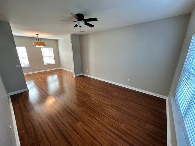Foto del edificio - 408 Cunningham Ln