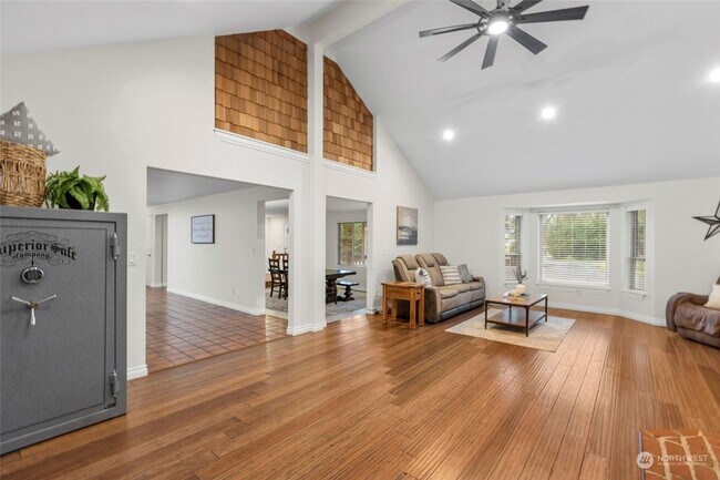 Foto del edificio - Maple Valley farm house - 3 bedroom +Den a...