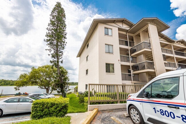 Building Photo - Spectacular 2 Bed/2Bath LAKE FRONT Condo F...