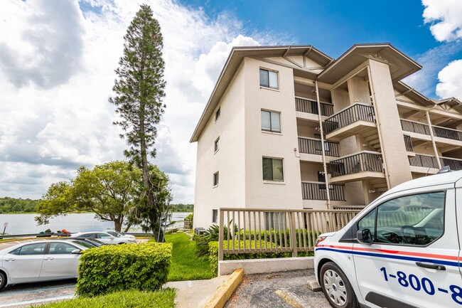 Building Photo - Spectacular 2 Bed/2Bath LAKE FRONT Condo F...