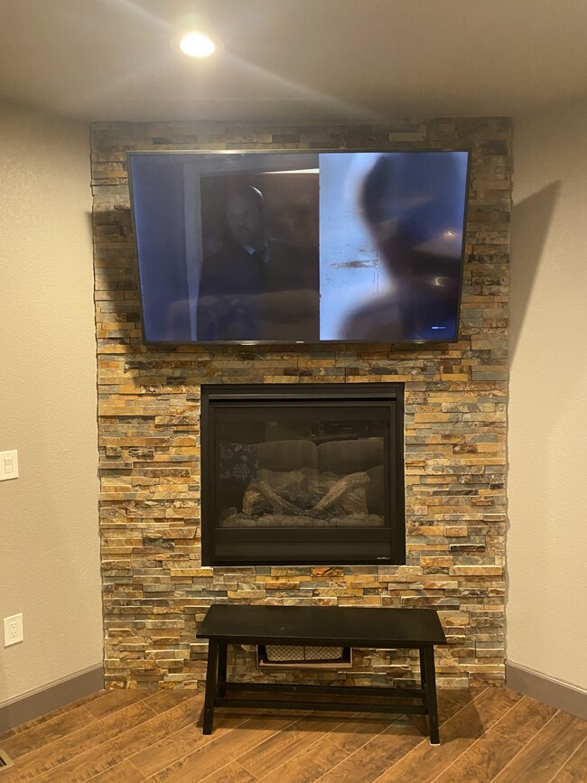 Gas Fireplace - 5722 Canyon Reserve Hts