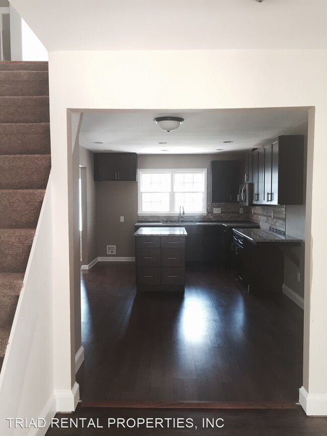Building Photo - 4 br, 2 bath House - 815 OLD CASTLE ROAD