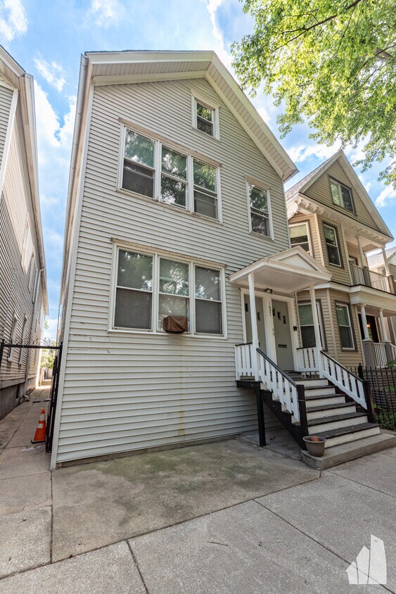 1421 W Fletcher St Unit 2, Chicago, IL 60657 Apartments in Chicago