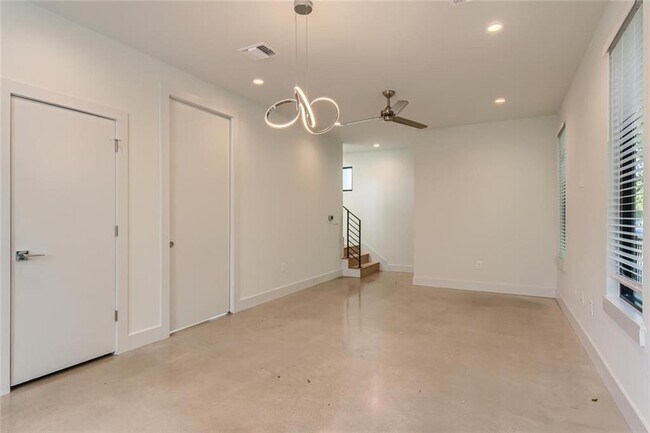 Foto del edificio - 1135 Walton Ln