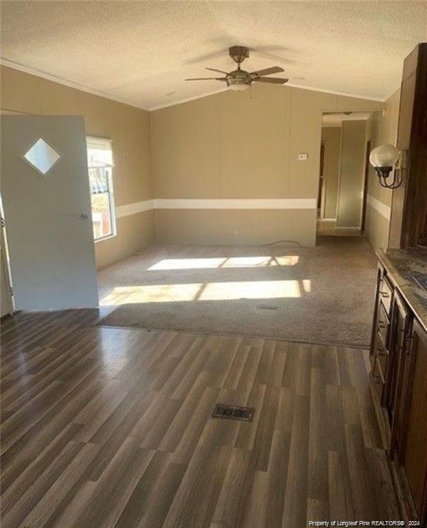 Foto del edificio - 6338 Crestwood Ave