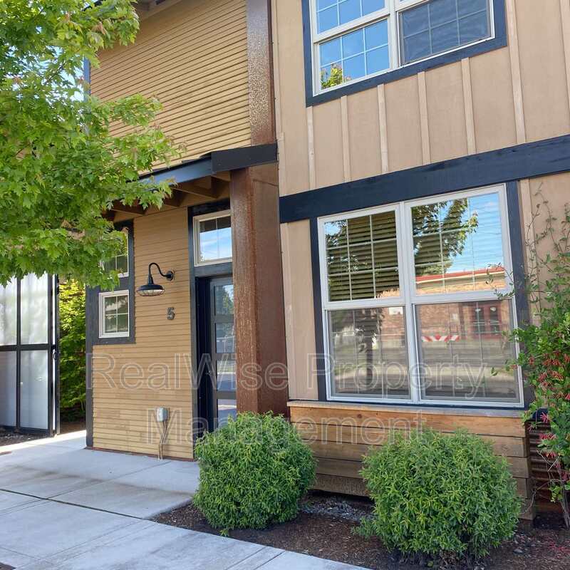 Foto principal - 738 W Antler Ave