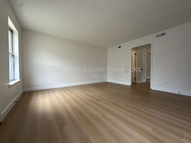 Building Photo - 2318 Green Forest Dr