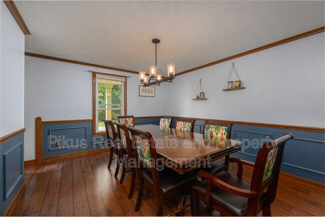 Foto del edificio - 8294 Whiteridge Cir