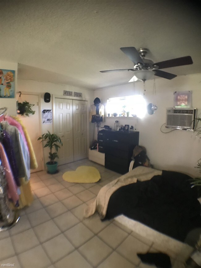 Building Photo - Studio, 1 bath Apartment - 5701 Woodrow Ave